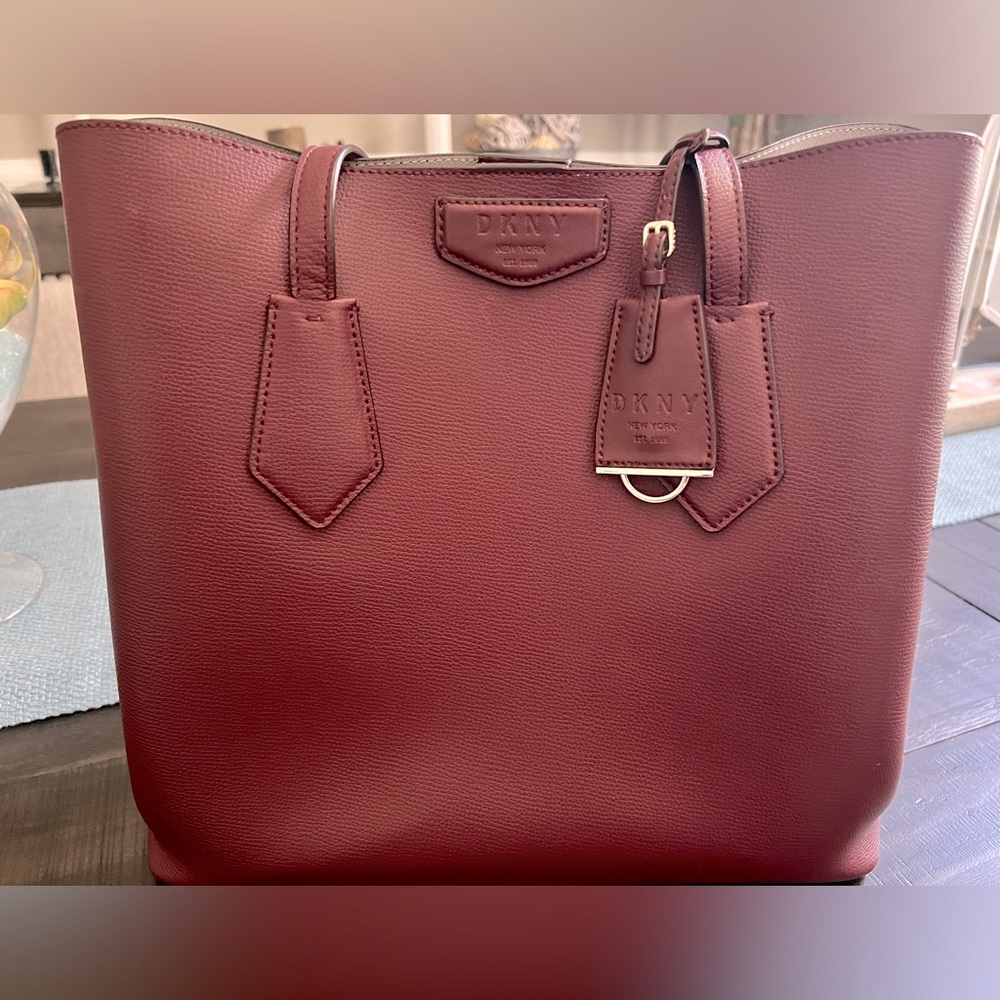 NEW DKNY Sullivan hobo bag-